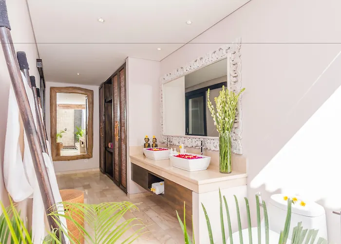 Koala, 2br Private Pool Near Nightlife And W